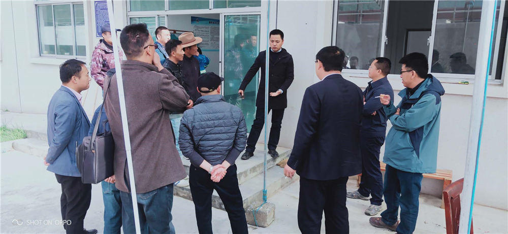 西南督查組在自治區(qū)、日喀則市、吉隆縣、吉隆鎮(zhèn)有關(guān)領(lǐng)導(dǎo)的陪同下對吉隆鎮(zhèn)污水處理廠檢查工作