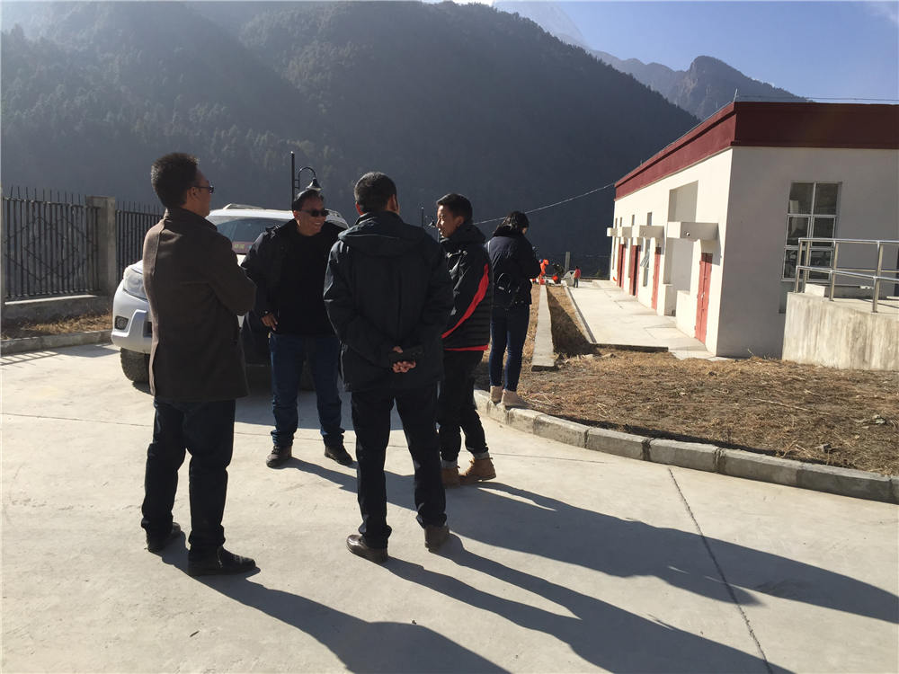 日喀則市環(huán)保督導組蒞臨吉隆縣污水處理廠檢查并指導工作，我吉隆縣環(huán)保局局長和分管縣長熊等領導陪同