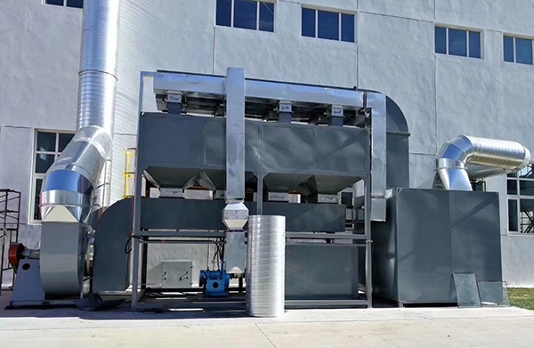 隆鑫環(huán)保為塑料造粒廠廢氣處理設(shè)計(jì)現(xiàn)場(chǎng)